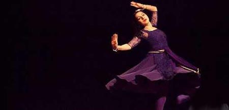 رقص زنان اروپایی در کلاس های عشوه گری ایران + تصاویر