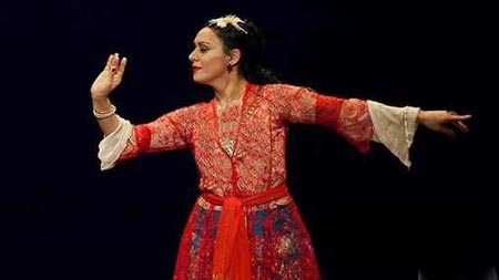 رقص زنان اروپایی در کلاس های عشوه گری ایران + تصاویر