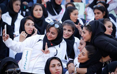 رقص دختران در جشنواره ورزشی دانشجویان + تصاویر
