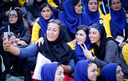 رقص دختران در جشنواره ورزشی دانشجویان + تصاویر