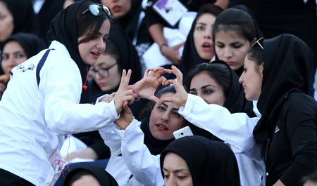 رقص دختران در جشنواره ورزشی دانشجویان + تصاویر