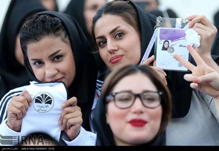 رقص دختران در جشنواره ورزشی دانشجویان + تصاویر