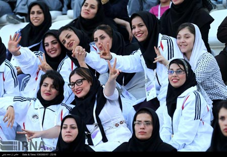 رقص دختران در جشنواره ورزشی دانشجویان + تصاویر