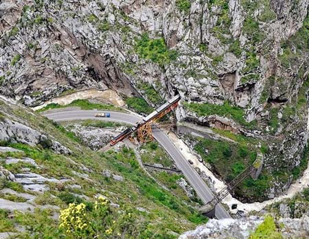 جهنمی در دل کوه!! + عکس