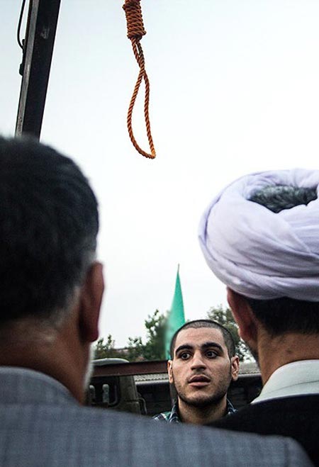 اعدام مردی در ساری که برادر،داماد و همسرش را کشت (تصاویر)