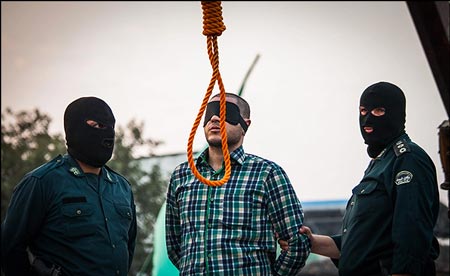اعدام مردی در ساری که برادر،داماد و همسرش را کشت (تصاویر)