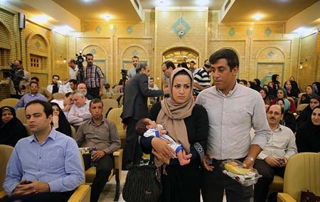 تولد اولین نوزاد به روش لقاح مصنوعی + عکس