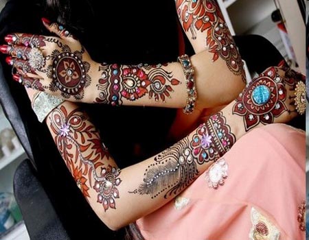 جدیدترین مدل های طراحی با حنا هندی روی بدن (تصویری)