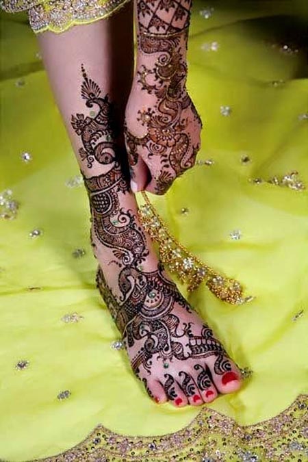 جدیدترین مدل های طراحی با حنا هندی روی بدن (تصویری)