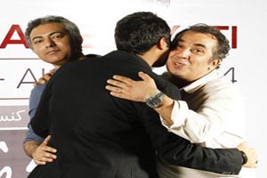 عکس های یادگاری خنده دار سه ستاره مشهور در کنسرت