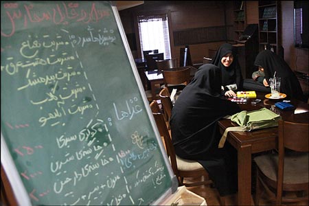 دردسر تازه دخترها در کافی شاپ ها + تصاویر