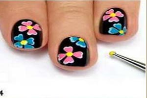 آموزش تصویری و قدم به قدم طراحی گل روی ناخن