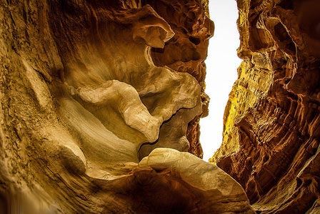 تنگه چاهکوه و شگفتی خیره کننده آن در جزیره قشم + تصاویر