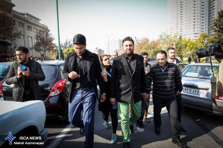 اشک های هواداران مرتضی پاشایی مقابل سردخانه (روحش شاد)
