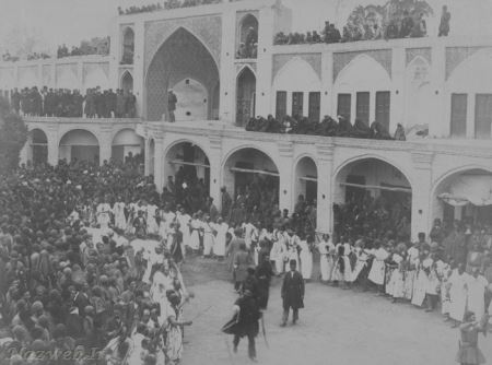 تصاویری از عزاداری عصر قاجار و قفل زدن بر بدن!!