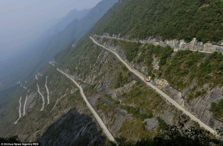ترسناک و مسیر فوق العاده وحشتناک این جاده در چین + تصاویر