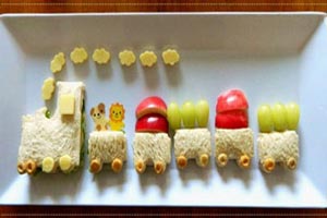 تزئین قطار ساندویچی خوشمزه برای کودکان