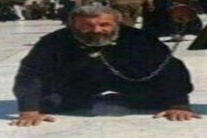 مداحی که قلاده به گردن آویخت و گفت من … سگ حسینم! + (تصویر)