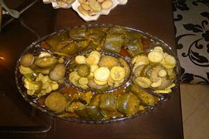 ترشی خیار چنبر و ترشی بادمجان چگونه تهیه می شود ترشی خیار چنبر و ترشی بادمجان چگونه تهیه می شود
