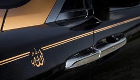 جنجال خودروی تجار ثروتمند با طرح پرده کعبه + تصاویر
