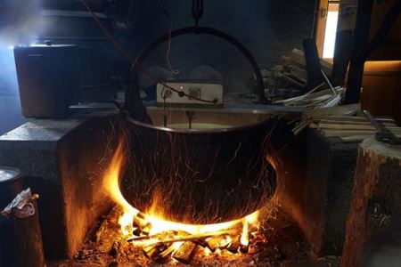 گزارش تصویری از مراحل ساخت معروف ترین پنیر جهان 