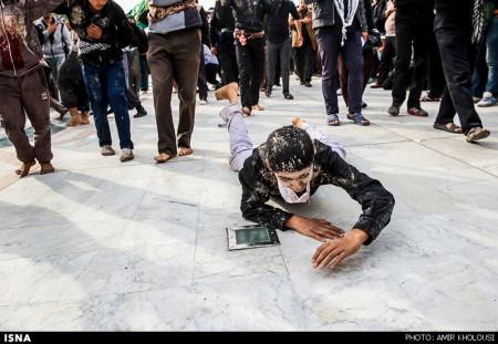 تصاویری از خودزنی و قمه زنی در اربعین حسینی!!