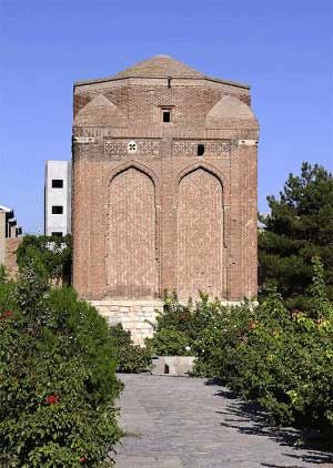 گنبد سرخ سلجوقی ها در مراغه و بناهای دیدنی آن + تصاویر