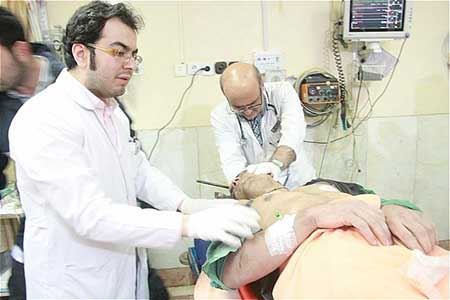فرو رفتن وحشتناک میلگرد در سر کارگر جوان + تصاویر 