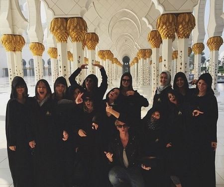 حجاب جنجالی سلنا گومز در مسجد! (عکس)