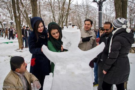فستیوال آدم برفی دخترها و پسرها در کردستان (تصاویر)