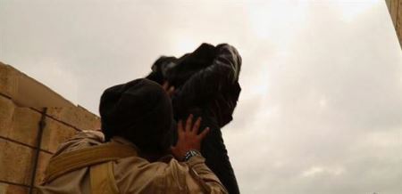 دو مرد همجنسگرایی که از ساختمان پرتاب شدند (تصاویر)