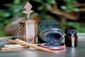 خط چشم بهتر است یا سرمه خط چشم بهتر است یا سرمه