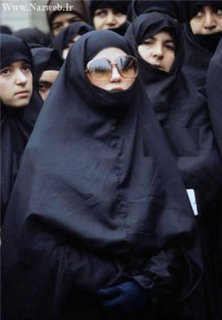 حجاب دیدنی یک زن در بهمن 57 (تصویری)