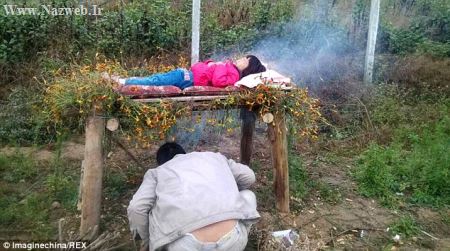 روش عجیب این پدر برای درمان بیماری دخترش (تصاویر)