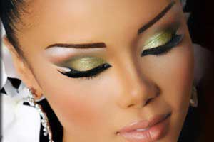سایه مایع بهتر است یا سایه پودری سایه مایع بهتر است یا سایه پودری