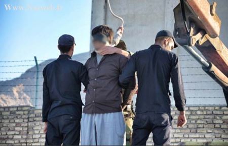 رابطه جنسی زوری با زن متاهل مقابل چشمان دخترش! (عکس)