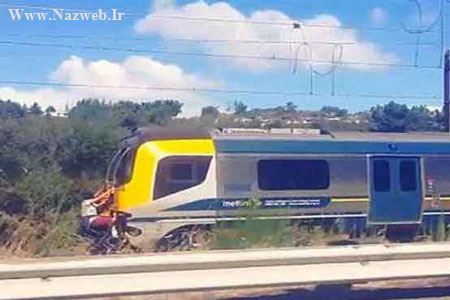 دو پسر دیوانه آویزان قطاری با سرعت 110 کیلومتر شدند (عکس)