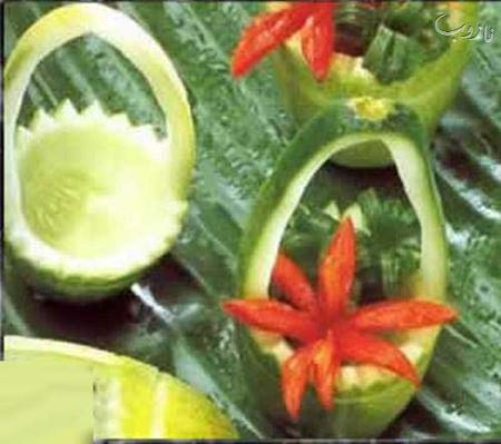 مدل های زیبای تزئین سالاد کاهو با خیار و گوجه
