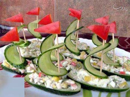 مدل های زیبای تزئین سالاد کاهو با خیار و گوجه