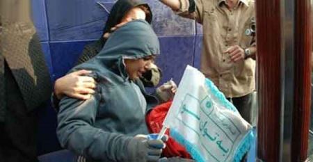 دختر پسری که 1800 پله برج میلاد را بالا رفتند (عکس)