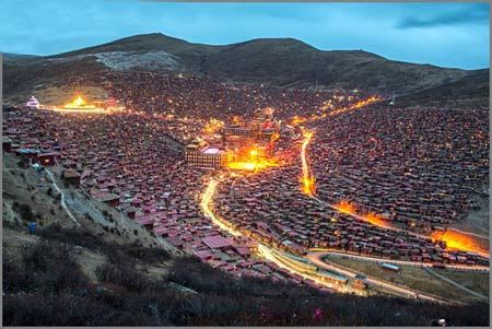 بزرگترین مدرسه دیدنی بودایی روی زمین (عکس)
