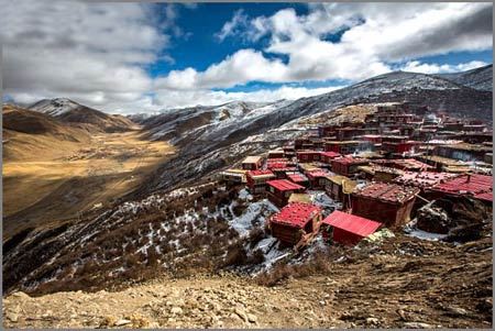 بزرگترین مدرسه دیدنی بودایی روی زمین (عکس)