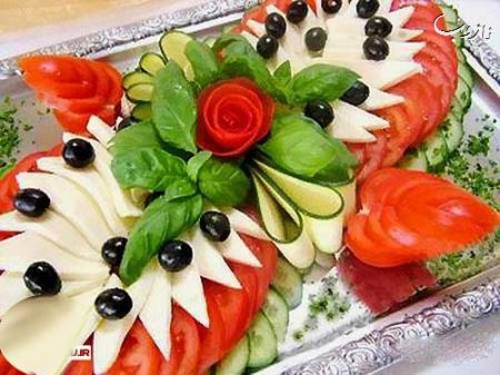 تزئین های زیبای گوجه و خیار برای سالاد