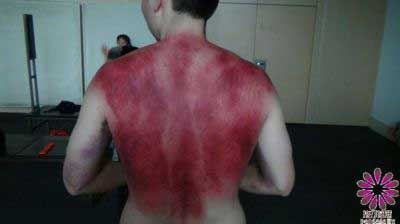 روش جنجالی و بسیار احمقانه برای دفع سموم بدن! عکس