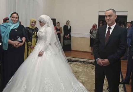عکس های داغ ازدواج اجباری دختر جذاب و نوجوان