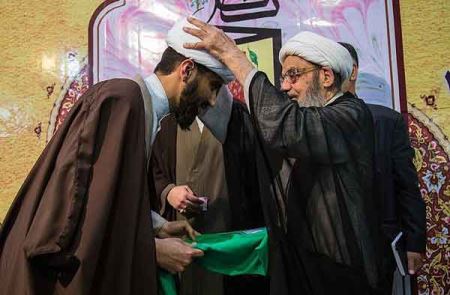 مراسم دیدنی عمامه گذاری آخوندها