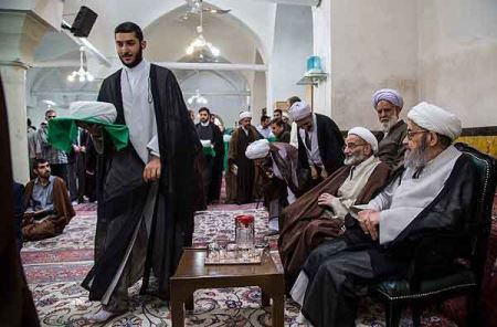مراسم دیدنی عمامه گذاری آخوندها