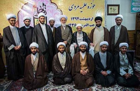 مراسم دیدنی عمامه گذاری آخوندها