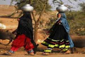 بدبخت ترین زنان به معنای واقعی! زنان آب (عکس) بدبخت ترین زنان به معنای واقعی! زنان آب (عکس)