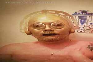 عکس های مرد هزار چهره در حمام این دختر